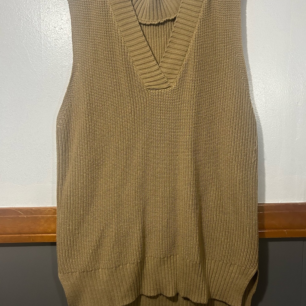 Knit V-Neck Sleeveless Sweater Vest - Camel